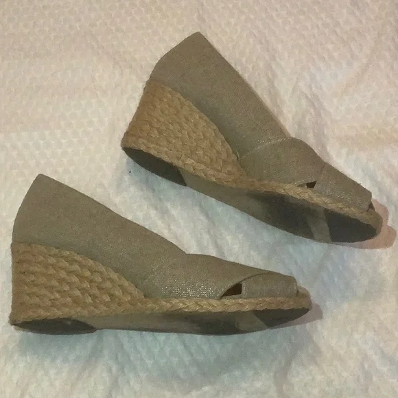 Adrienne Vittadini Bailee Linen Espadrilles EUC - Picture 5 of 9